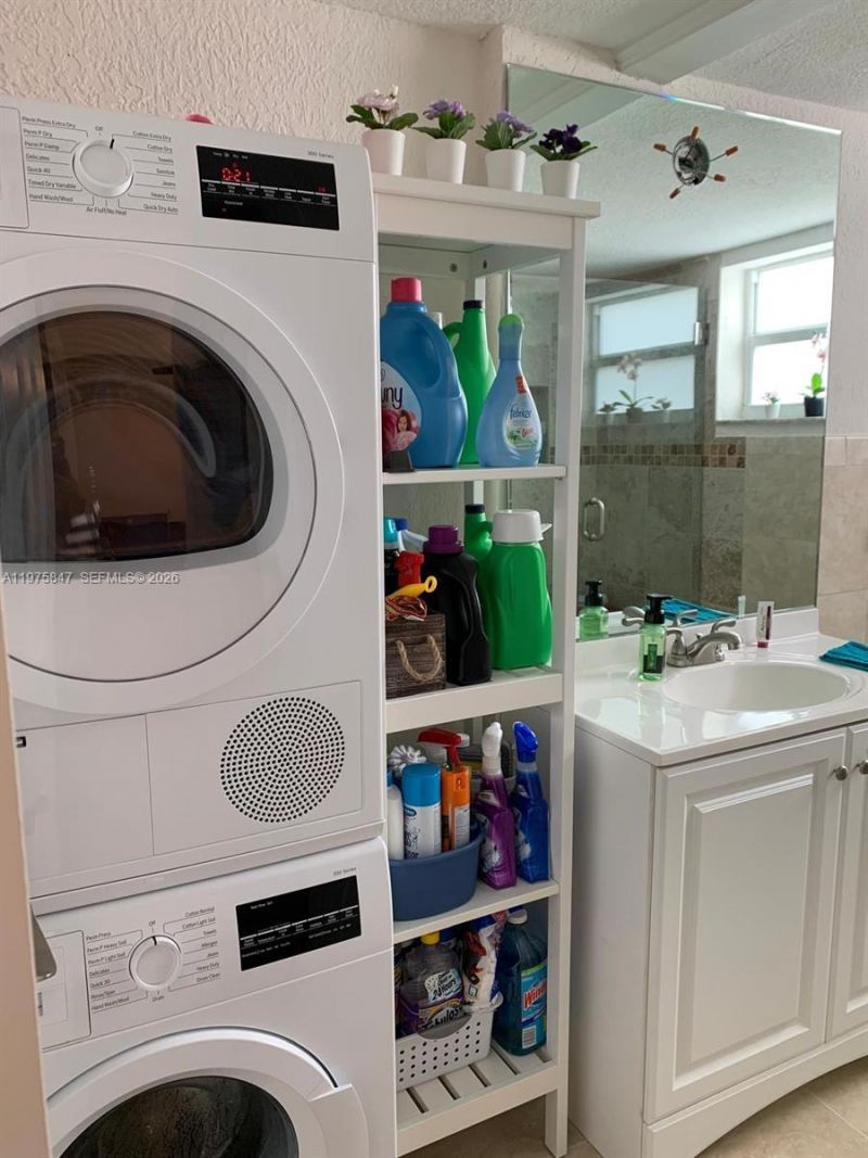 329 SE 3rd St, Unit 305S, Hallandale Beach, FL 33009 Photo