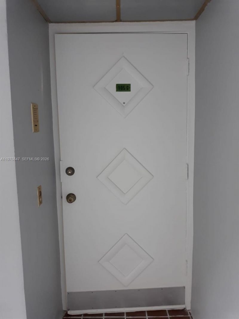 329 SE 3rd St, Unit 305S, Hallandale Beach, FL 33009 Photo