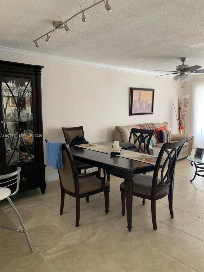 329 SE 3rd St, Unit 305S, Hallandale Beach, FL 33009 Photo