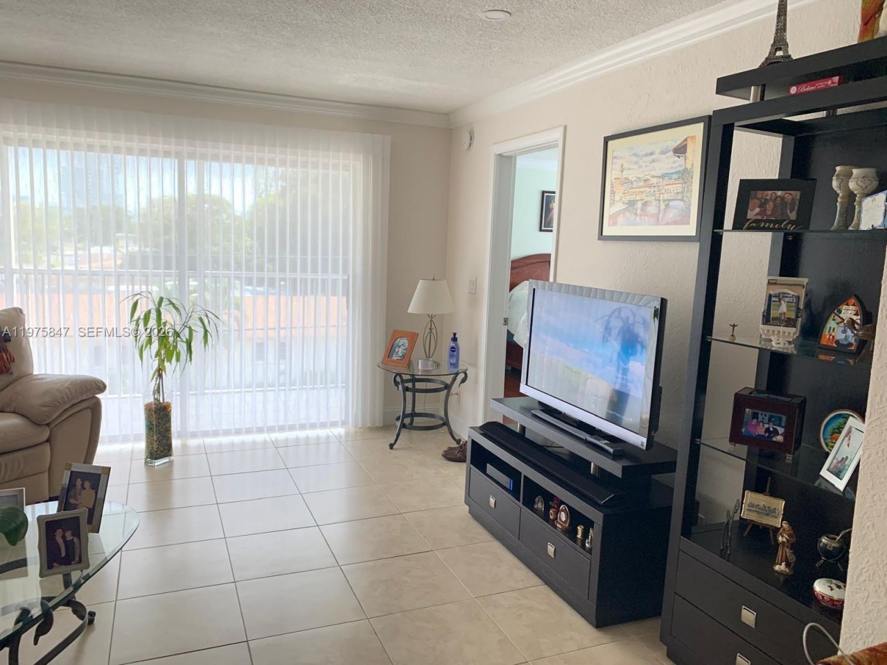 329 SE 3rd St, Unit 305S, Hallandale Beach, FL 33009 Photo