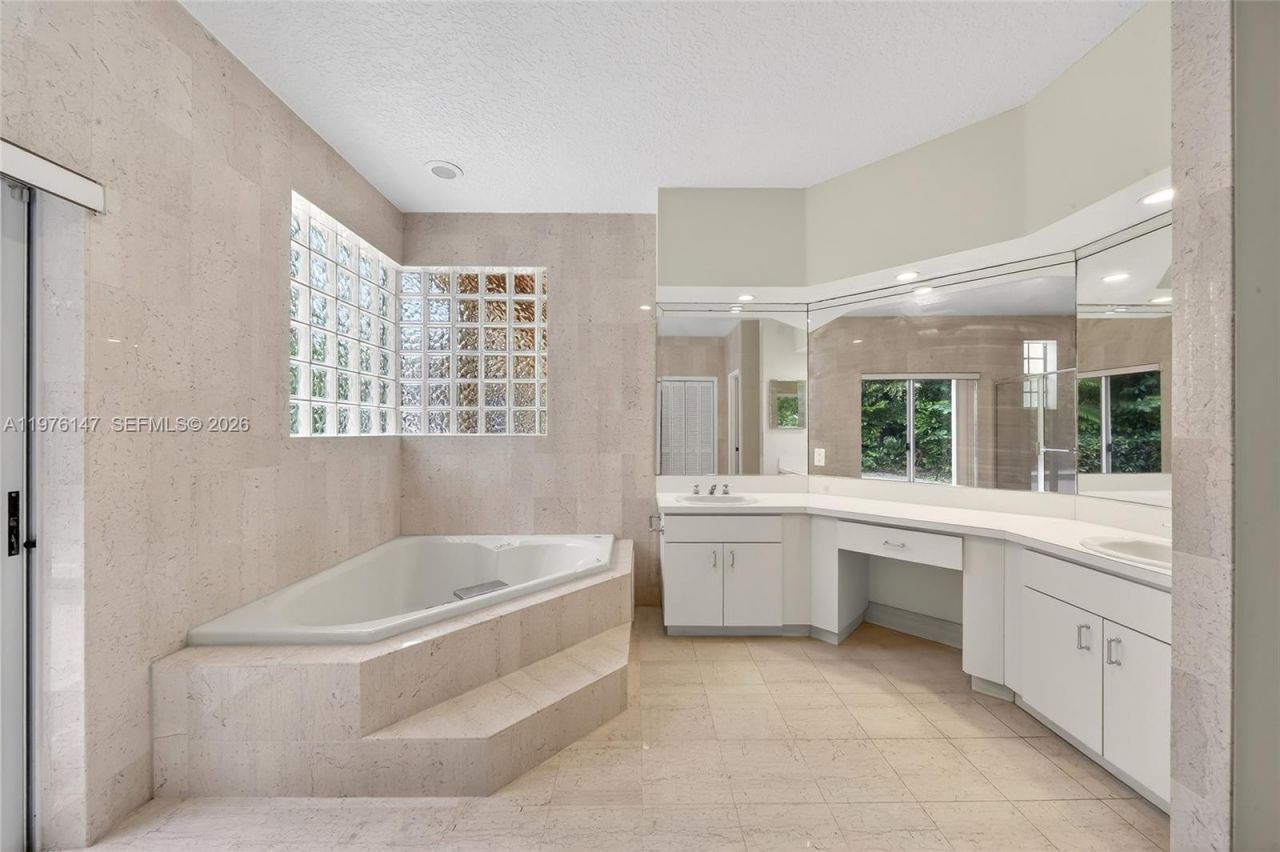 14040 SW 83rd Ct, Palmetto Bay, FL 33158 Photo