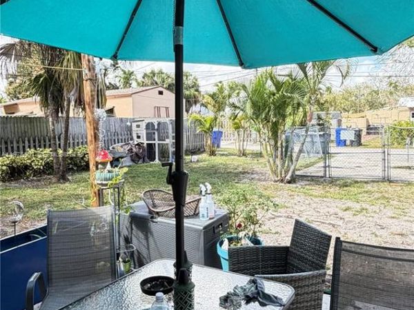 1913 Harding St, Unit 3, Hollywood, FL 33020