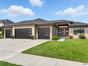 19014 Acorn Drive, Gretna, NE 68028