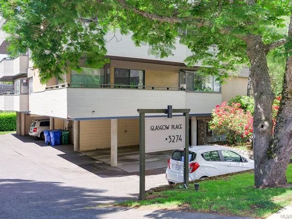 3274 Glasgow Ave, Unit 402, Saanich, BC V8X 1M2