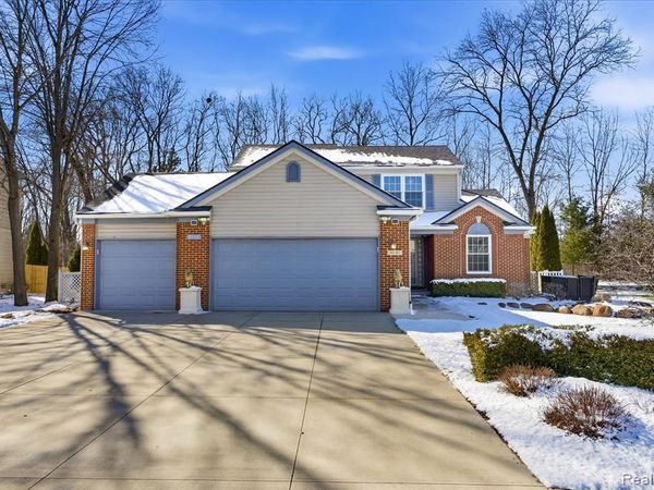 9140 Lakewood Drive, Northfield Twp, MI 48189