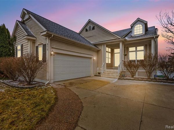 975 Watersedge Court, Oxford Vlg, MI 48371