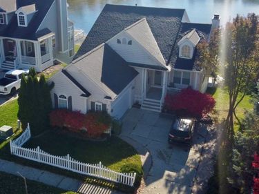 975 Watersedge Court , Oxford Vlg, MI 48371