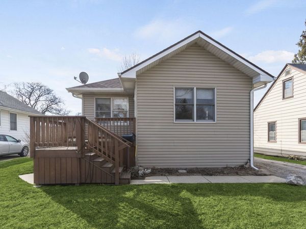 140 N Elroy Avenue , Bartlett, IL 60103