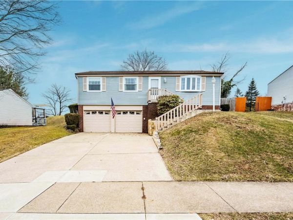 209 Glenmore Dr , Coraopolis, PA 15108