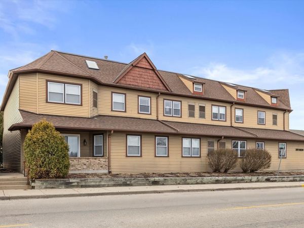 100 Main STREET, Unit 204, Pewaukee, WI 53072