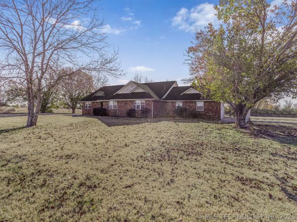2201 W Main Street , Henryetta, OK 74437