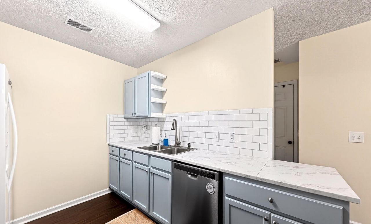 113 Venice Street Photo 17