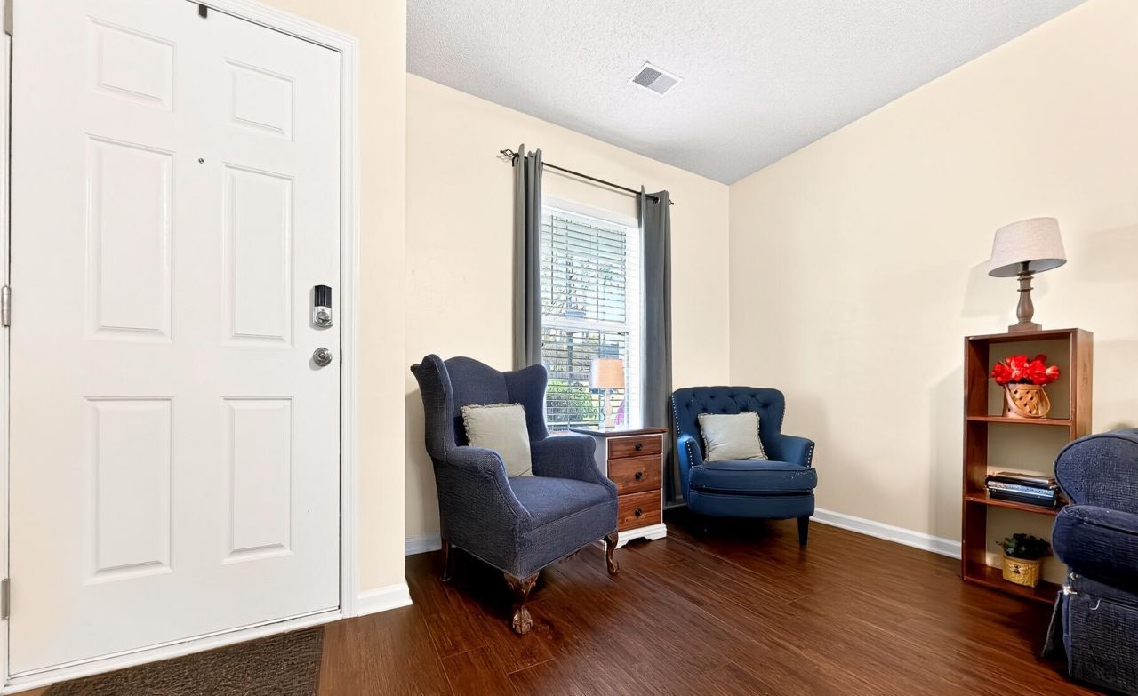 113 Venice Street Photo 7