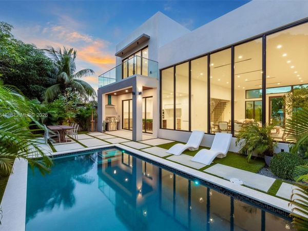 66 NW 50th St , Miami, FL 33127