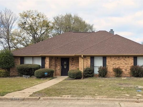 1806 Hogan Lane, Mount Pleasant, TX 75455