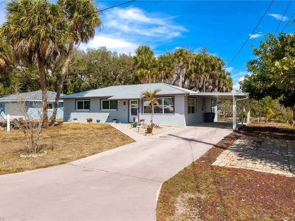 1006 April LN, NORTH FORT MYERS, FL 33903