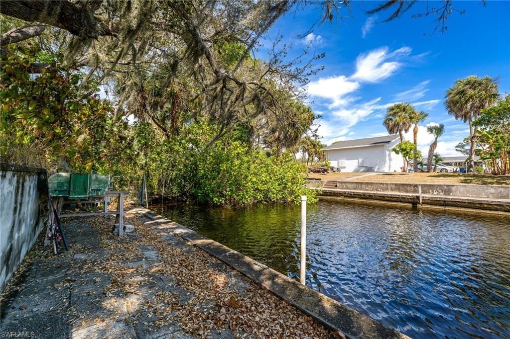 1006 April Ln, North Fort Myers, FL 33903 Photo