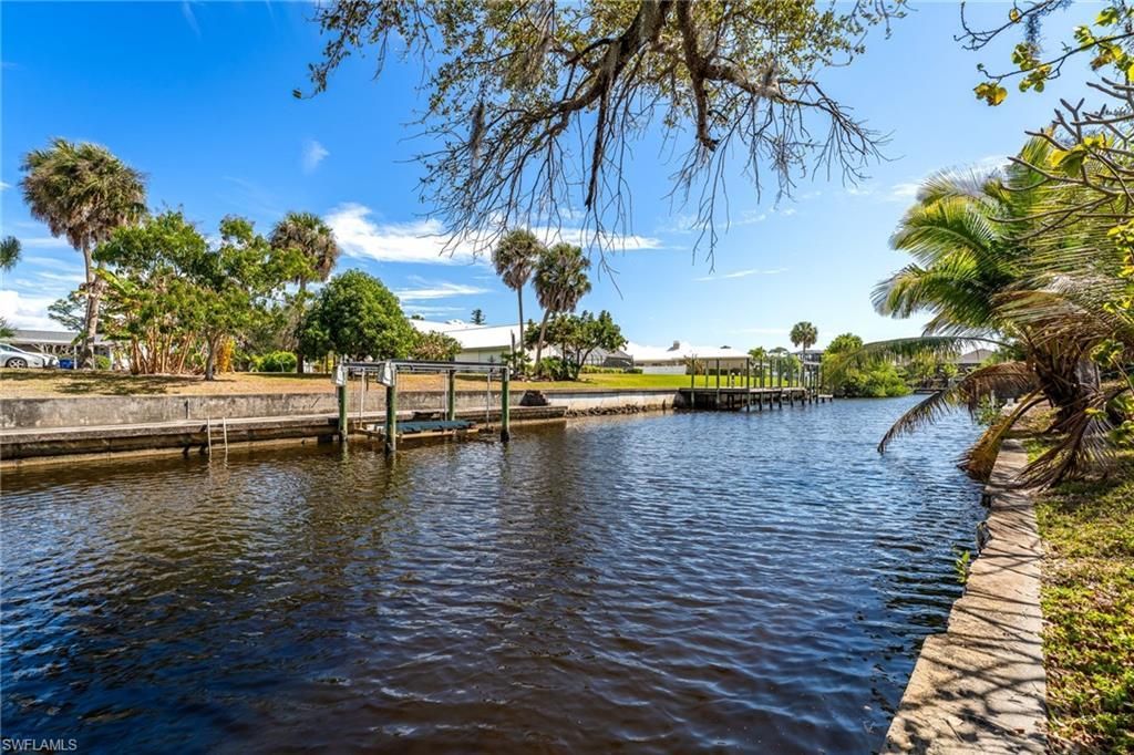 1006 April Ln, North Fort Myers, FL 33903 Photo