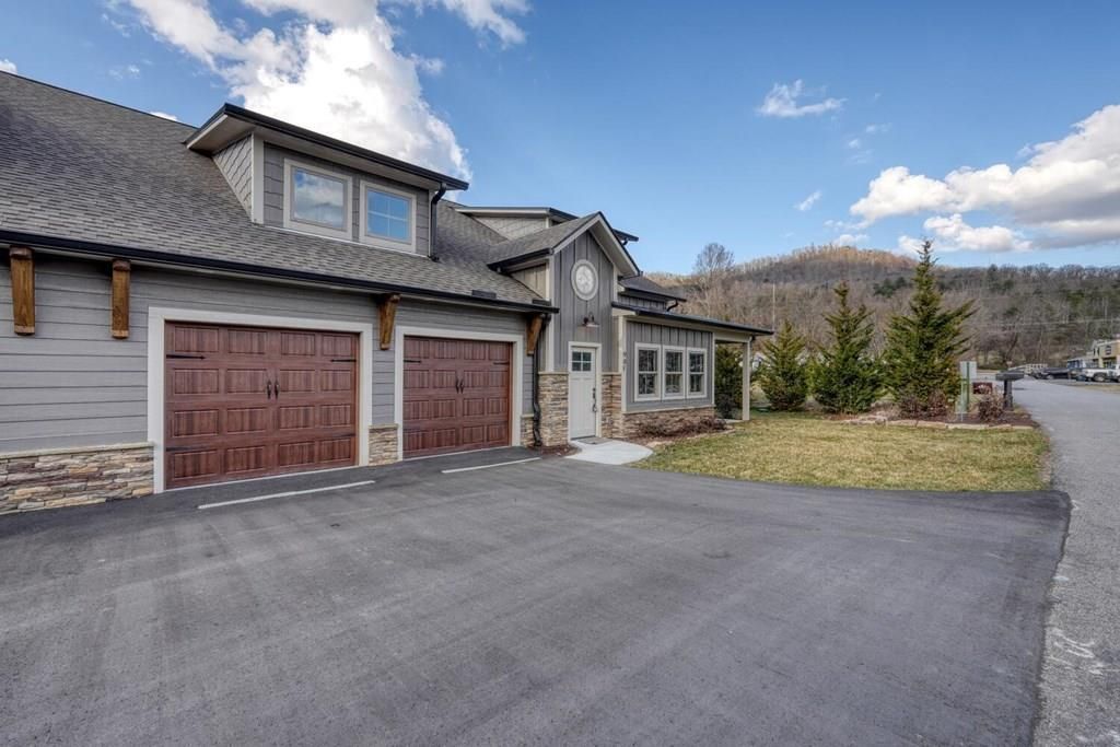 98 Brett Way, Unit F, Hiawassee, GA 30546 Main Photo