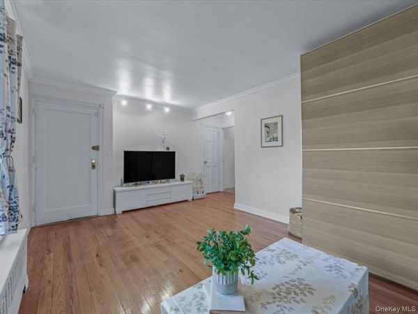 13 W Mill Drive , Unit 3A, Great Neck, NY 11021