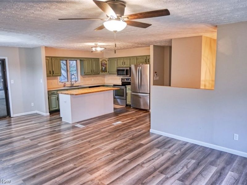 11371 Sagebrush Avenue NE, Uniontown, OH 44685 Photo 2