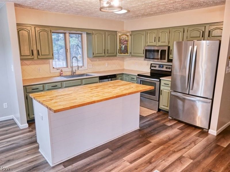 11371 Sagebrush Avenue NE, Uniontown, OH 44685 Photo 3