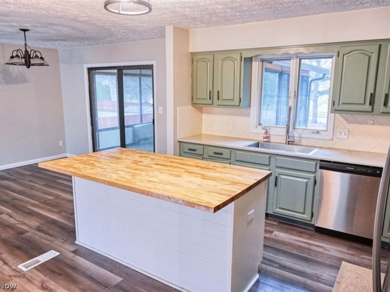 11371 Sagebrush Avenue NE, Uniontown, OH 44685 Photo 5