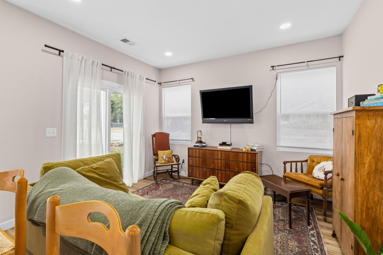 5760 Pilgrim Avenue Photo 6