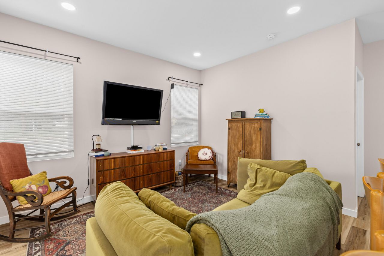 5760 Pilgrim Avenue Photo 7