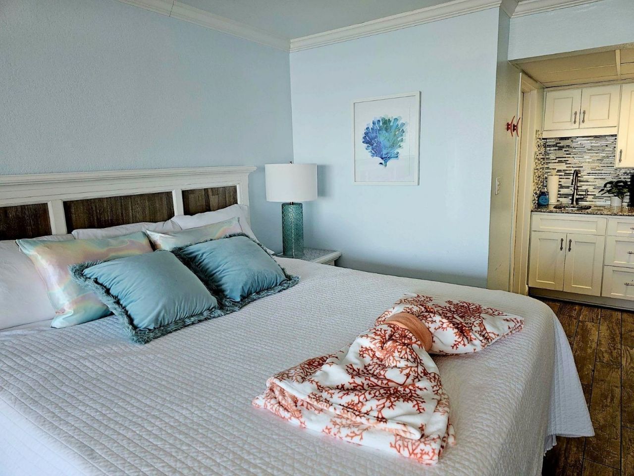 201 74th Ave. N Photo 4