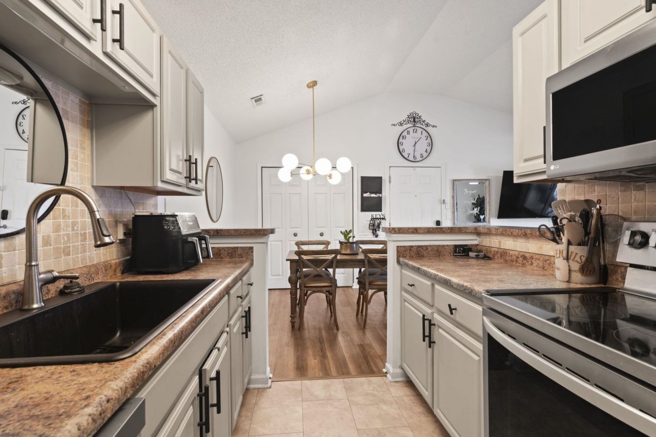 3753 Citation Way Photo 10