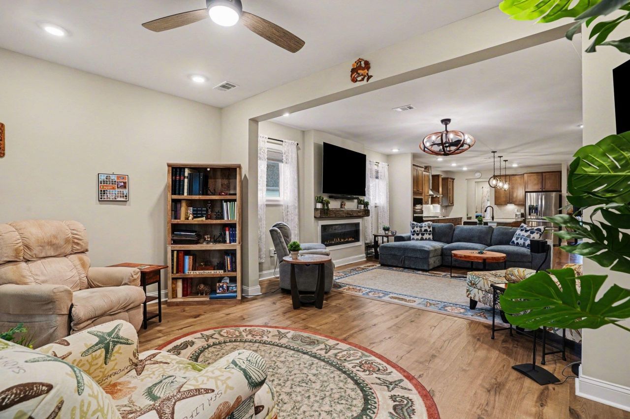 5260 Lucy Way Photo 9