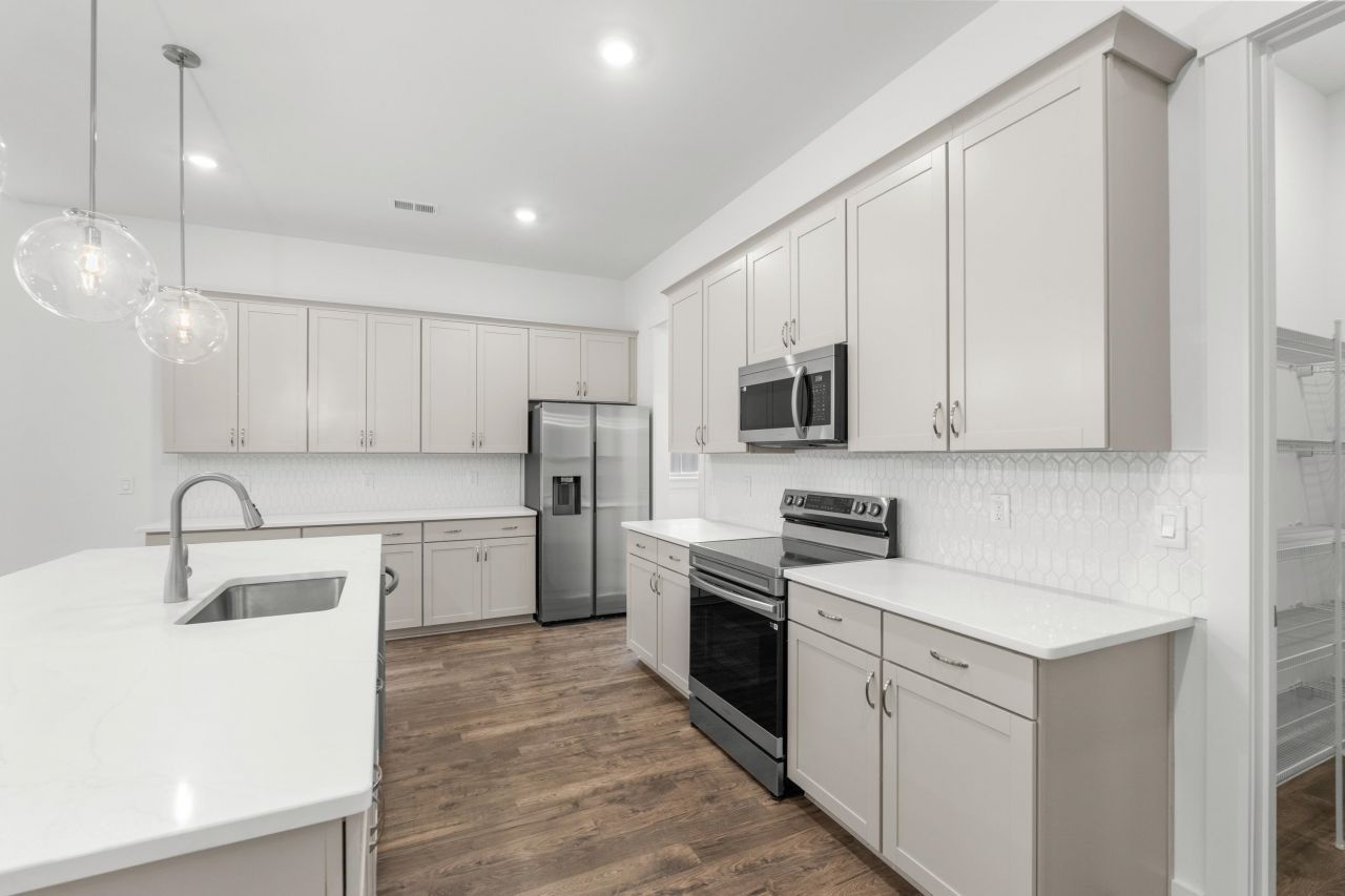 866 Foxtail Dr. Photo 11