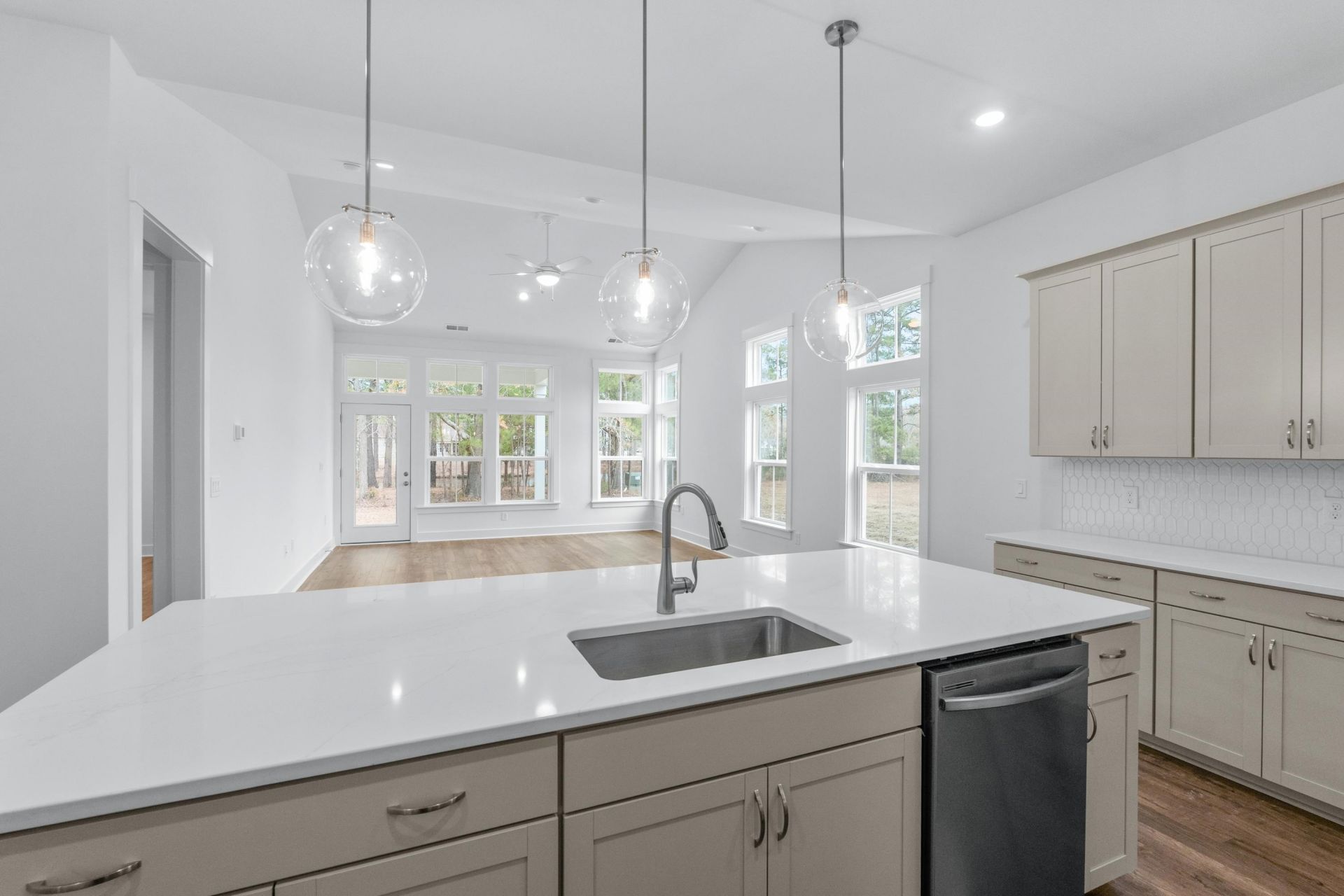 866 Foxtail Dr. Photo 15