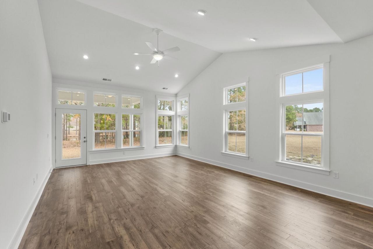 866 Foxtail Dr. Photo 20