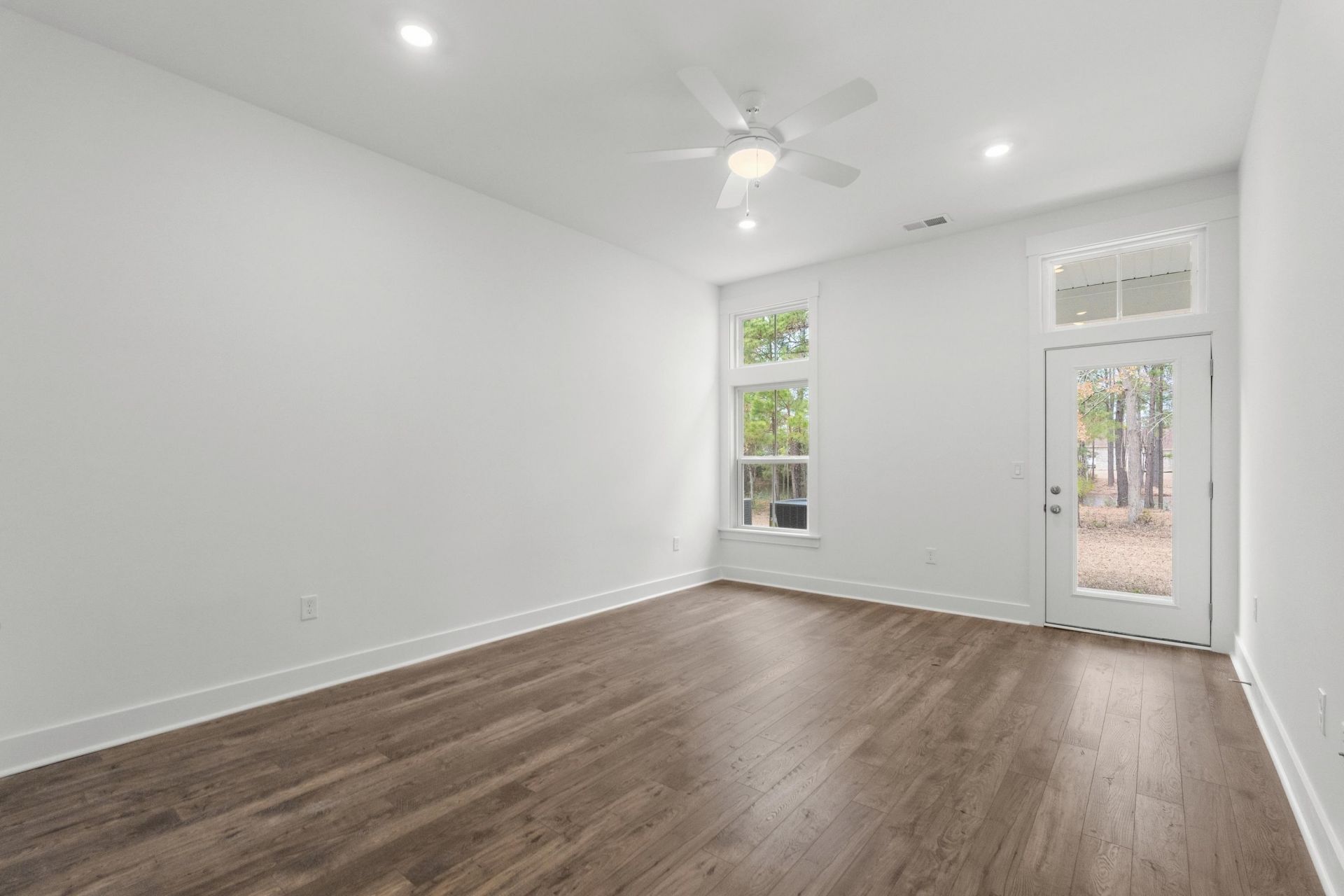 866 Foxtail Dr. Photo 21