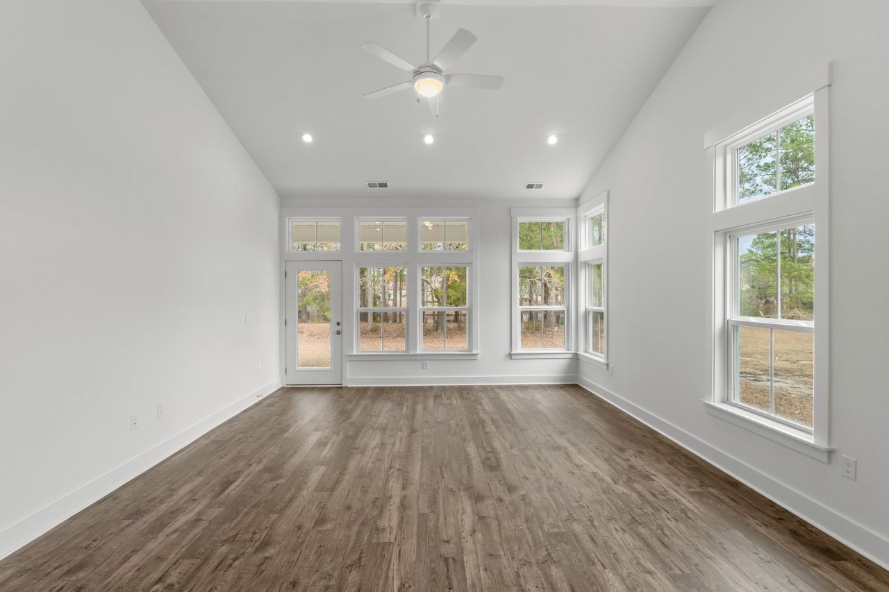 866 Foxtail Dr. Photo 21