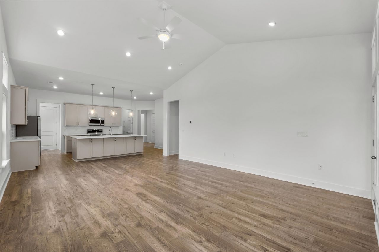 866 Foxtail Dr. Photo 23