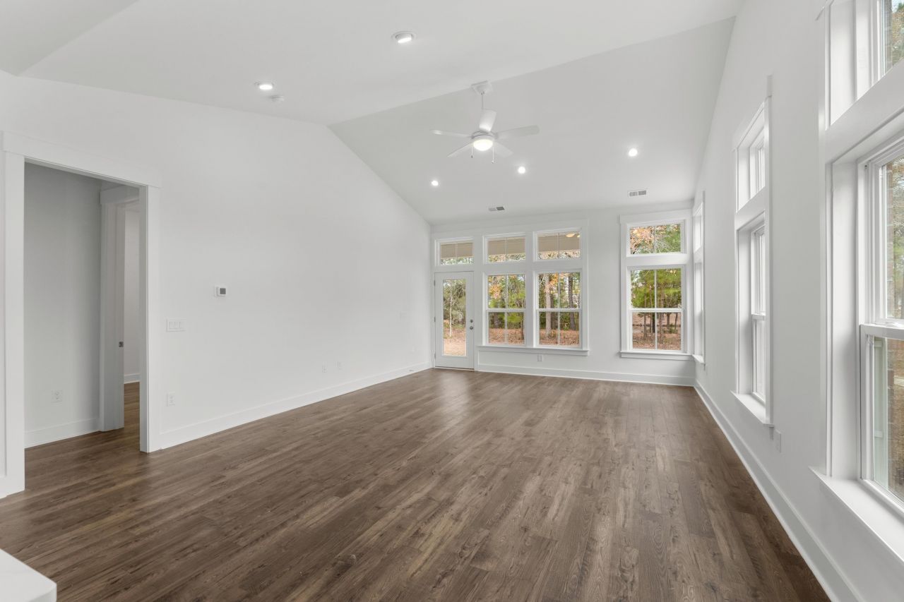 866 Foxtail Dr. Photo 25