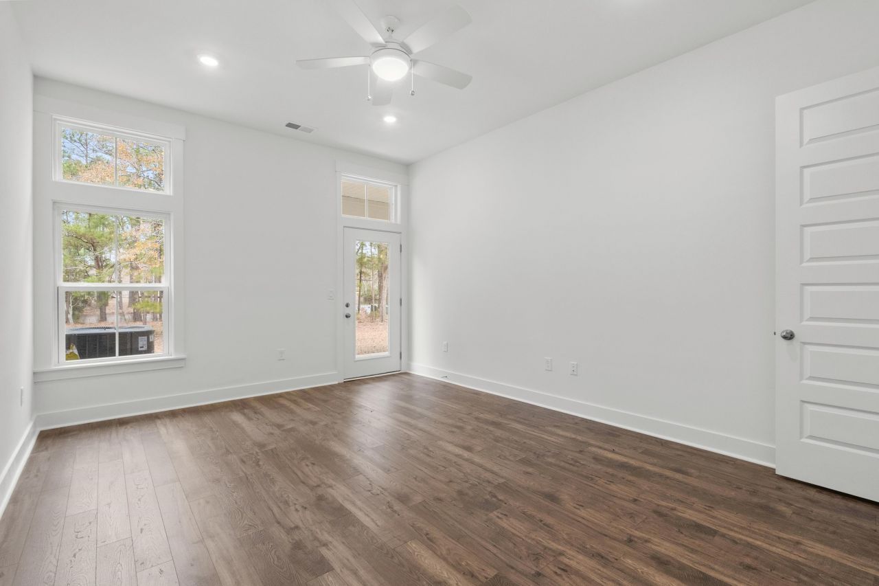 866 Foxtail Dr. Photo 27