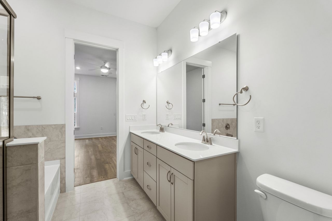 866 Foxtail Dr. Photo 32