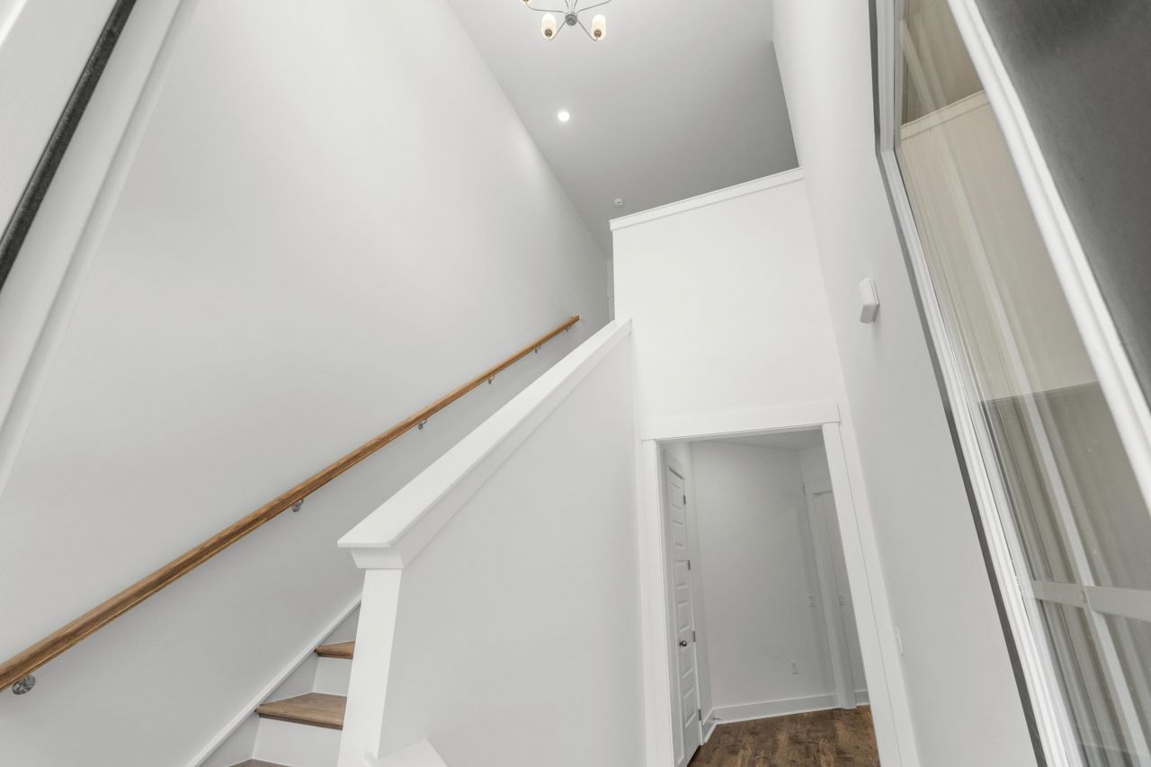 866 Foxtail Dr. Photo 4