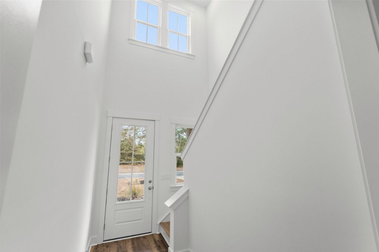 866 Foxtail Dr. Photo 5