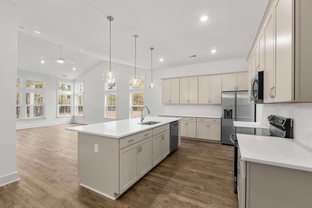 866 Foxtail Dr. Photo 7