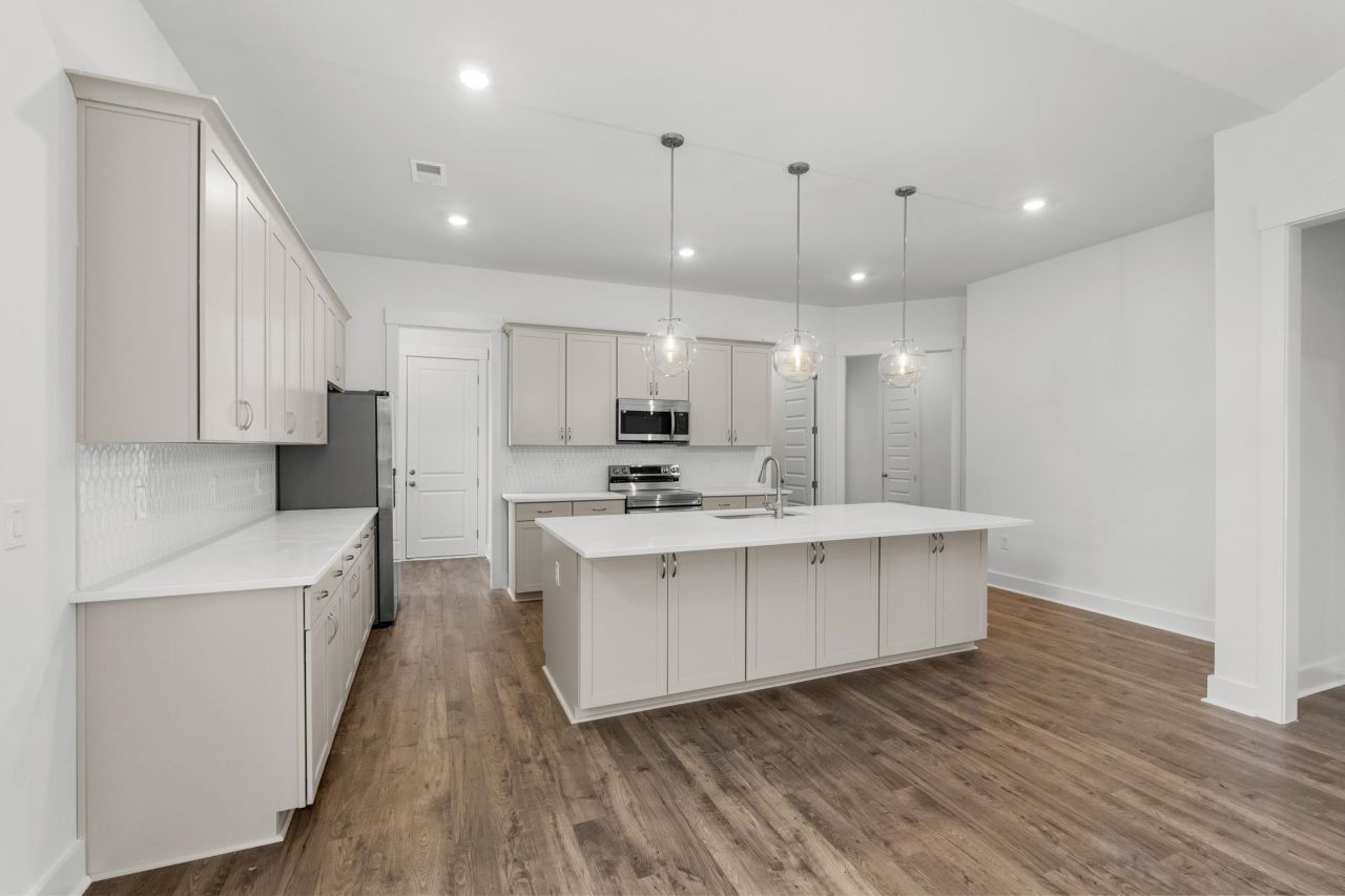 866 Foxtail Dr. Photo 8