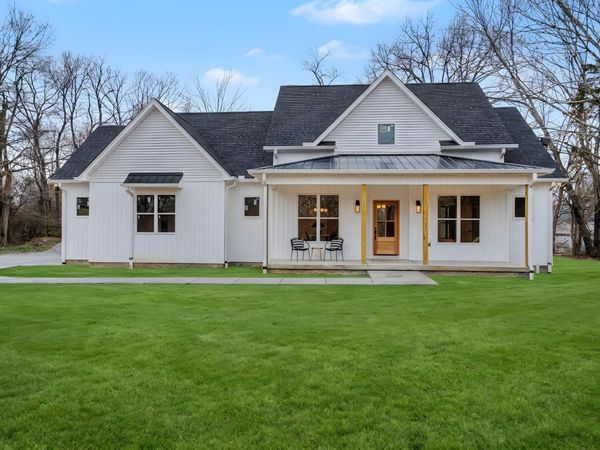 1171 Old Charlotte Rd, White Bluff, TN 37187