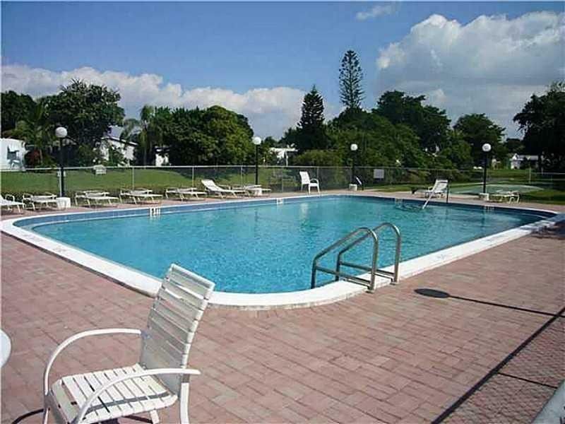 6505 Winfield Boulevard, Unit B-14, Margate, FL 33063 Photo