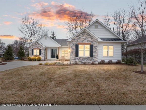 822 Laurelwood Drive, Lansing, MI 48917