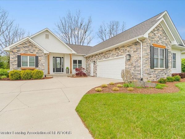 822 Laurelwood Drive, Lansing, MI 48917