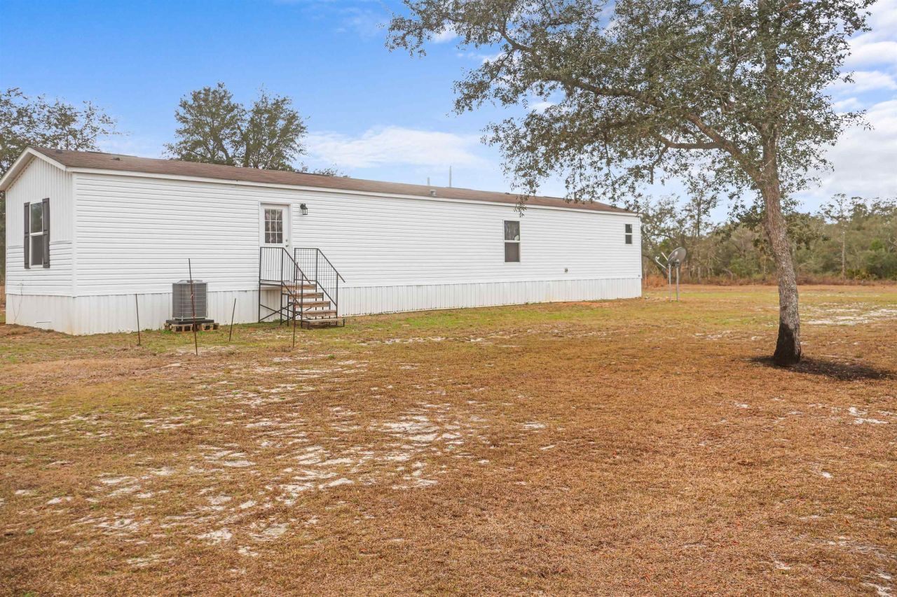 21835 NW Lake Mckenzie Boulevard, Altha, FL 32421 Photo